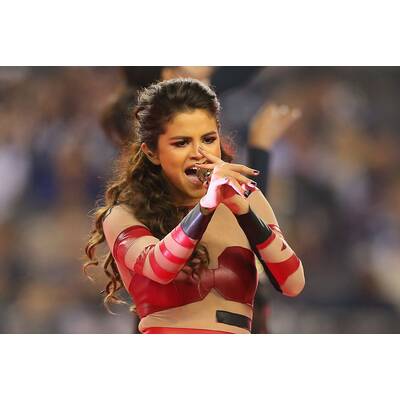Selena Gomez heizt bei Football-Spiel ein