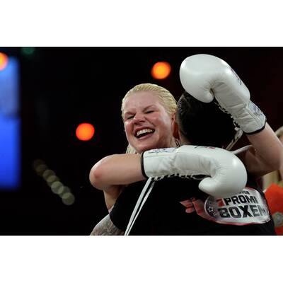 Promi-Boxen: Melanie Müller und Jordan Carver im wilden Duell