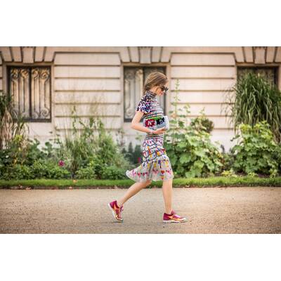 Drei Frauen, ein Kleid 