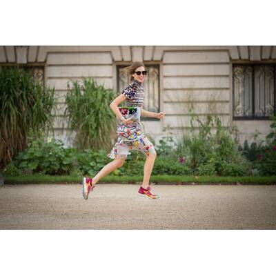 Drei Frauen, ein Kleid 