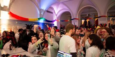 Ganz St. P&ouml;lten feiert bei Maskerade