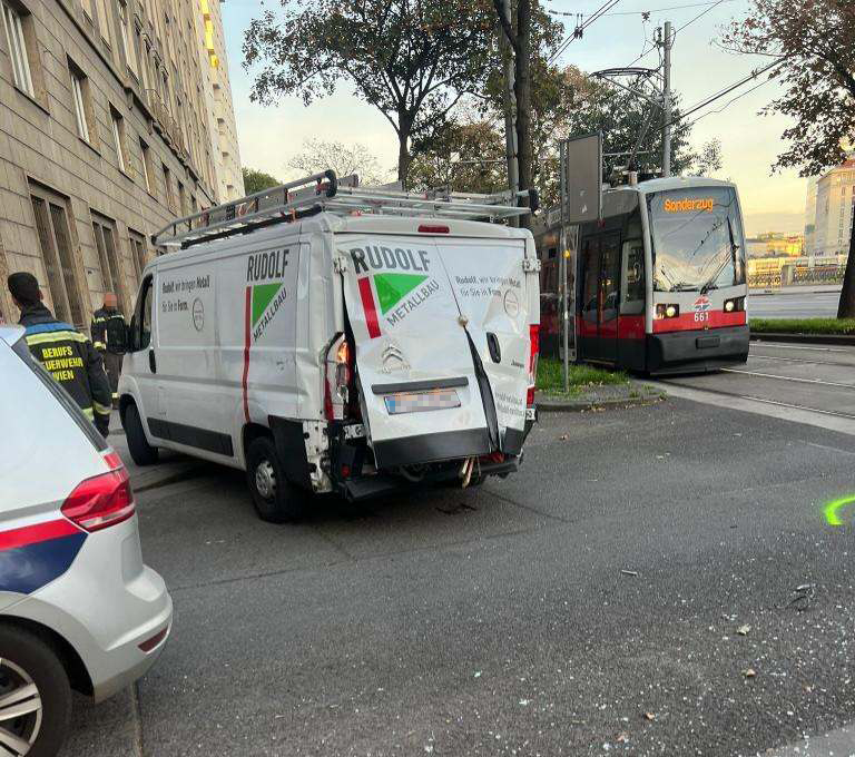 Klein-Lkw Foto Polizeicrash