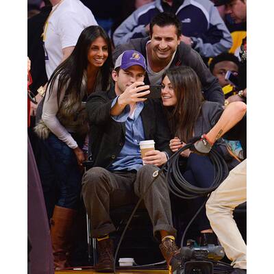 Ashton Kutcher & Mila Kunis: Kiss Cam bei den Lakers 