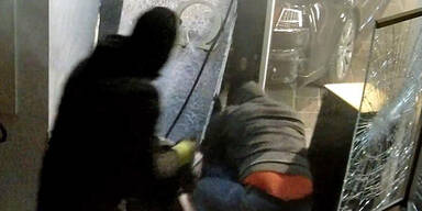 Halbe Million Euro Beute bei "Rammbock"-Einbruch