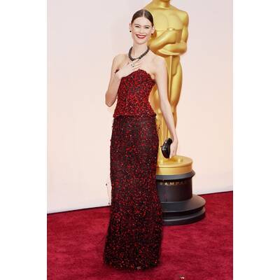 Lady Gaga in Alaia // Schmuck von Lorraine Schwartz & Keira Knightley in Valentino