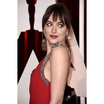 Lady Gaga in Alaia // Schmuck von Lorraine Schwartz & Keira Knightley in Valentino