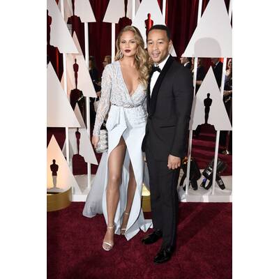 Lady Gaga in Alaia // Schmuck von Lorraine Schwartz & Keira Knightley in Valentino