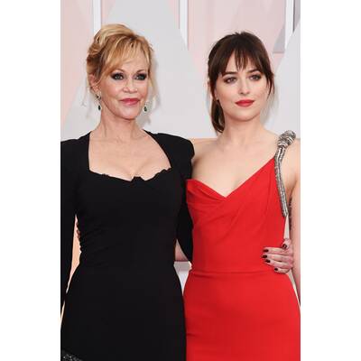 Lady Gaga in Alaia // Schmuck von Lorraine Schwartz & Keira Knightley in Valentino