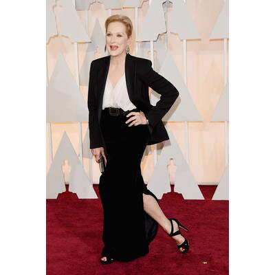 Lady Gaga in Alaia // Schmuck von Lorraine Schwartz & Keira Knightley in Valentino