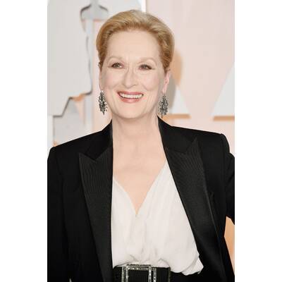 Lady Gaga in Alaia // Schmuck von Lorraine Schwartz & Keira Knightley in Valentino