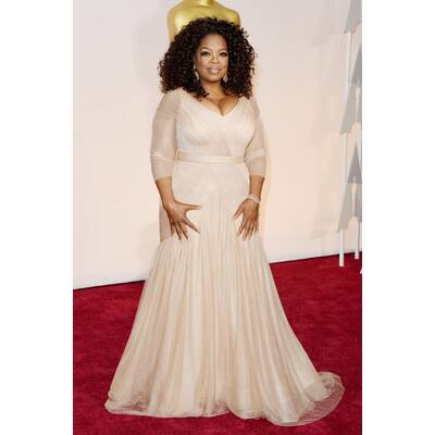 Lady Gaga in Alaia // Schmuck von Lorraine Schwartz & Keira Knightley in Valentino