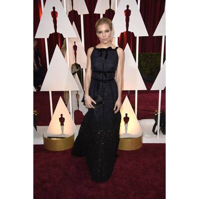 Lady Gaga in Alaia // Schmuck von Lorraine Schwartz & Keira Knightley in Valentino