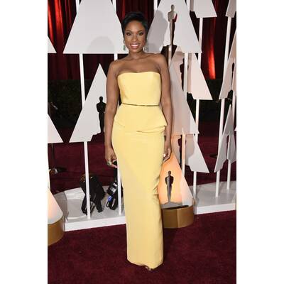 Lady Gaga in Alaia // Schmuck von Lorraine Schwartz & Keira Knightley in Valentino