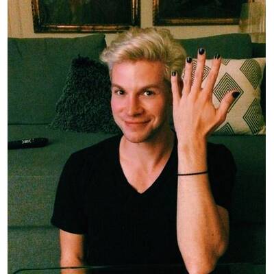 #paintyournailsforbruce