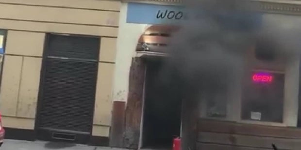 Flammen in Wohnung: Wienerin filmt seelenruhig