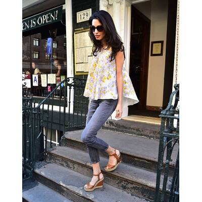 Amal Clooney im Frühlingslook 