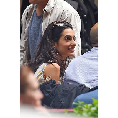 Amal Clooney im Frühlingslook 