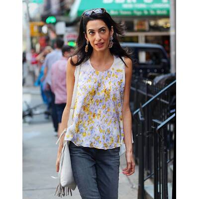 Amal Clooney im Frühlingslook 