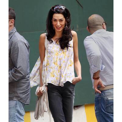 Amal Clooney im Frühlingslook 