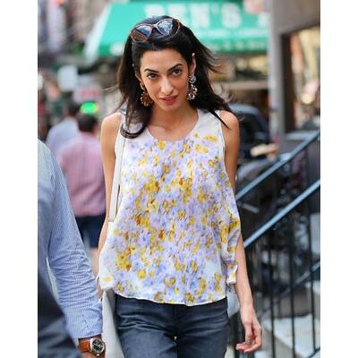 Amal Clooney im Frühlingslook 