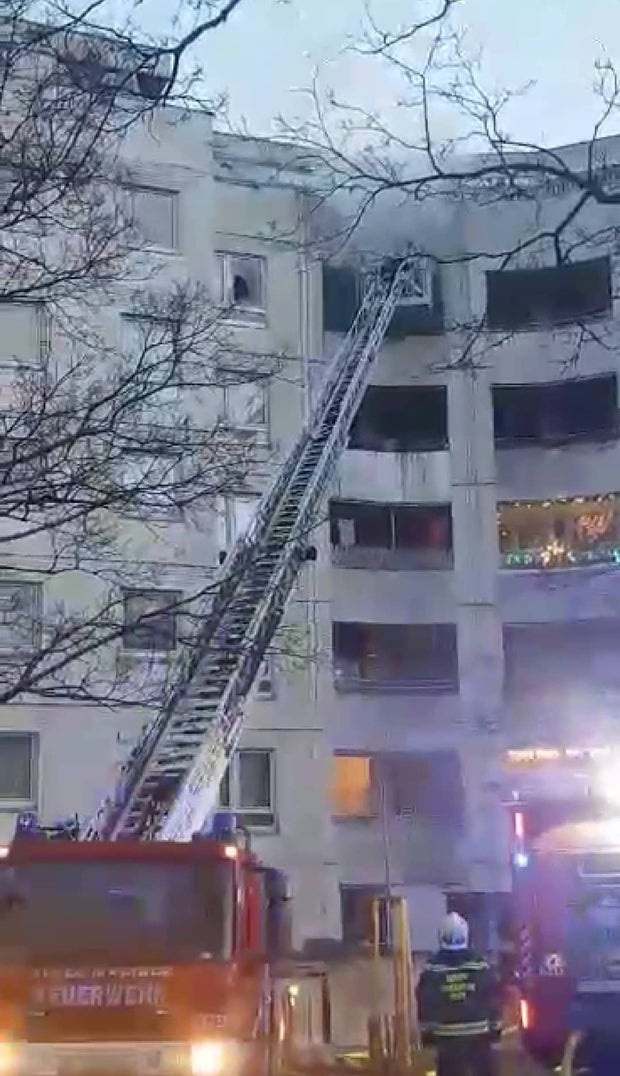 Riesige schwarze Rauchsäule über Wien