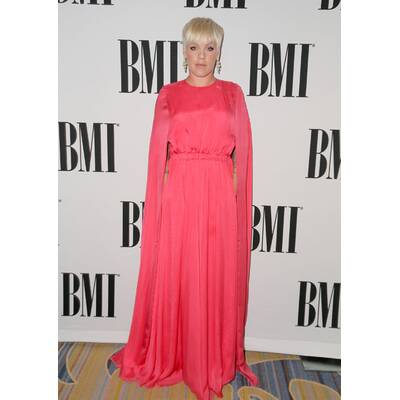 Pink im pinken Zelt-Outfit 