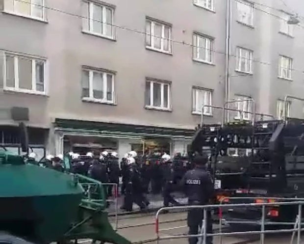 Anarcho-Aufstand: Polizei holte alle Hausbesetzer vom Dach