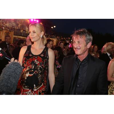 Charlize Theron & Sean Penn turteln am Lifeball 