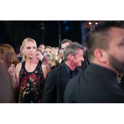Charlize Theron & Sean Penn turteln am Lifeball 