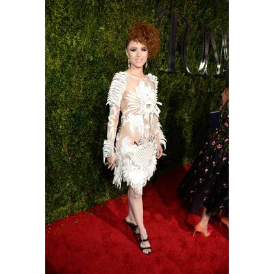 Kiesza als zerrupftes Huhn 