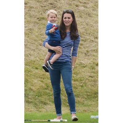 Herzogin Kate und Prinz George beim Polospiel 