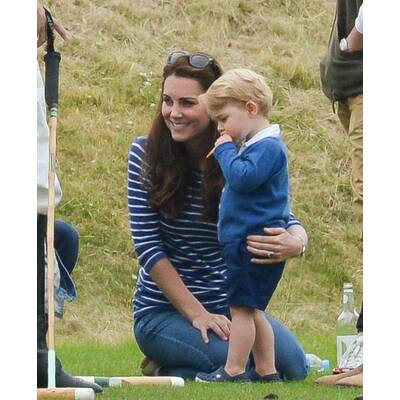 Herzogin Kate und Prinz George beim Polospiel 