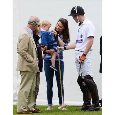 Herzogin Kate und Prinz George beim Polospiel 