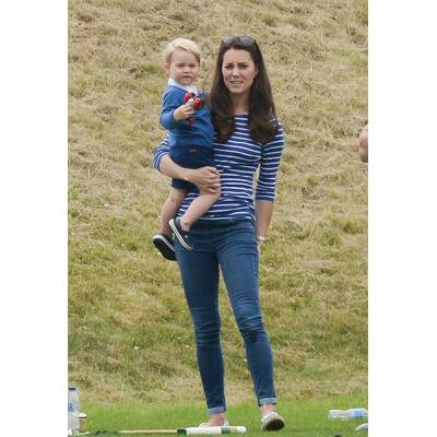 Herzogin Kate und Prinz George beim Polospiel 