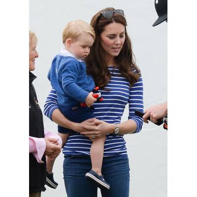 Herzogin Kate und Prinz George beim Polospiel 
