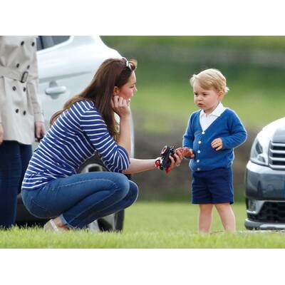 Herzogin Kate und Prinz George beim Polospiel 