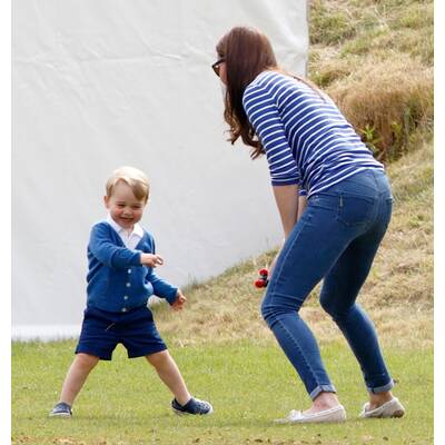 Herzogin Kate und Prinz George beim Polospiel 
