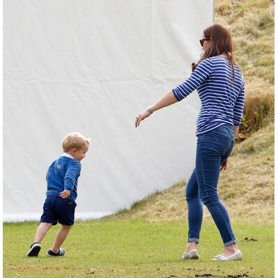 Herzogin Kate und Prinz George beim Polospiel 