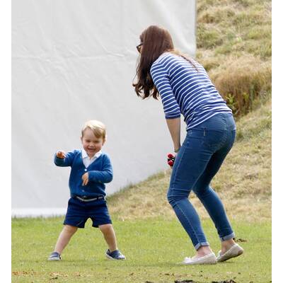 Herzogin Kate und Prinz George beim Polospiel 