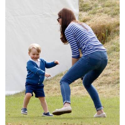 Herzogin Kate und Prinz George beim Polospiel 