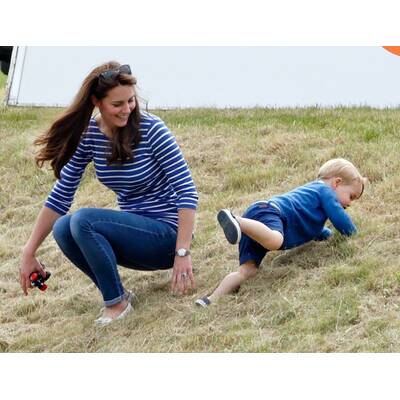 Herzogin Kate und Prinz George beim Polospiel 
