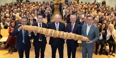 Bundeskanzler verabschiedete "Carlo" Wilfing von Bezirksparteivorsitz