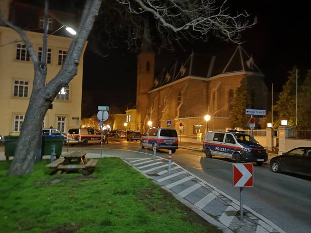 Kirche brutal überfallen: Verletzte, Tresor leergeräumt