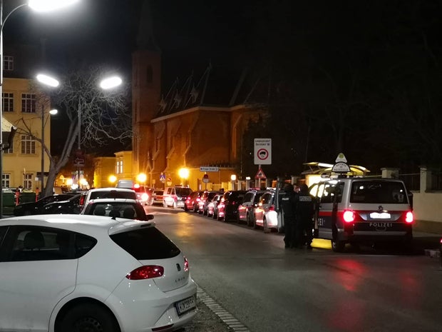 Kirche brutal überfallen: Verletzte, Tresor leergeräumt