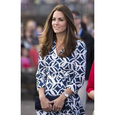 Stilvergleich Queen Elizabeth II und Herzogin Kate