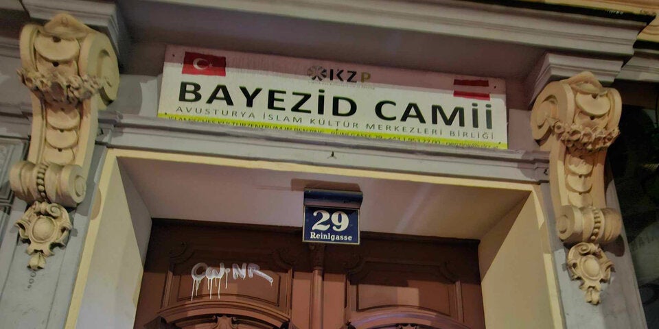 Messer-Mann in Gebetshaus