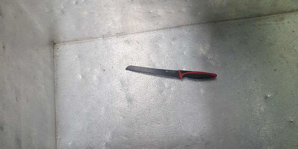 Messer-Mann in Gebetshaus