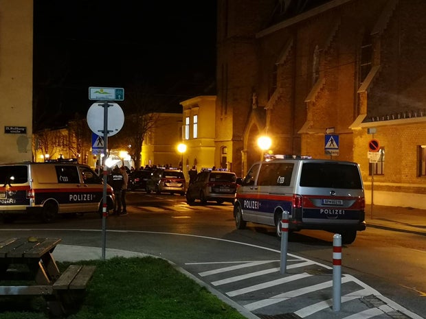 Kirche brutal überfallen: Verletzte, Tresor leergeräumt