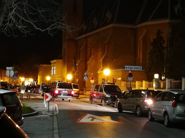 Kirche brutal überfallen: Verletzte, Tresor leergeräumt