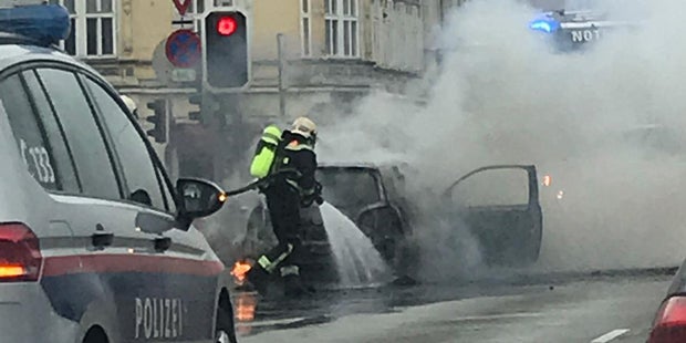 Auto explodiert mitten in Wien